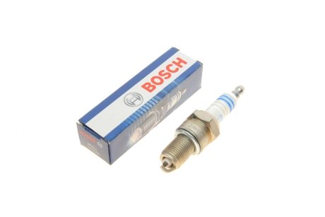 Свеча зажигания Standard Super W8DC BOSCH 0 241 229 715